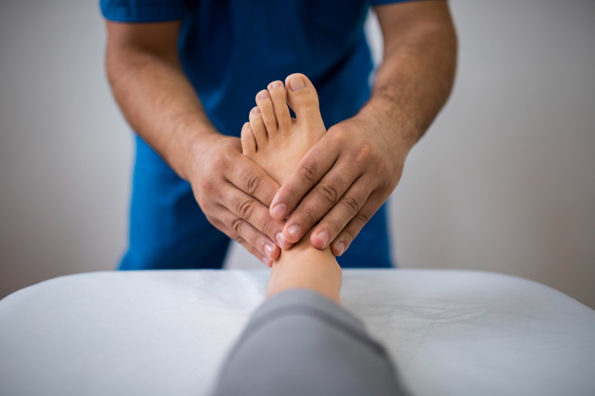 When to See a Doctor for Top of Foot Pain
